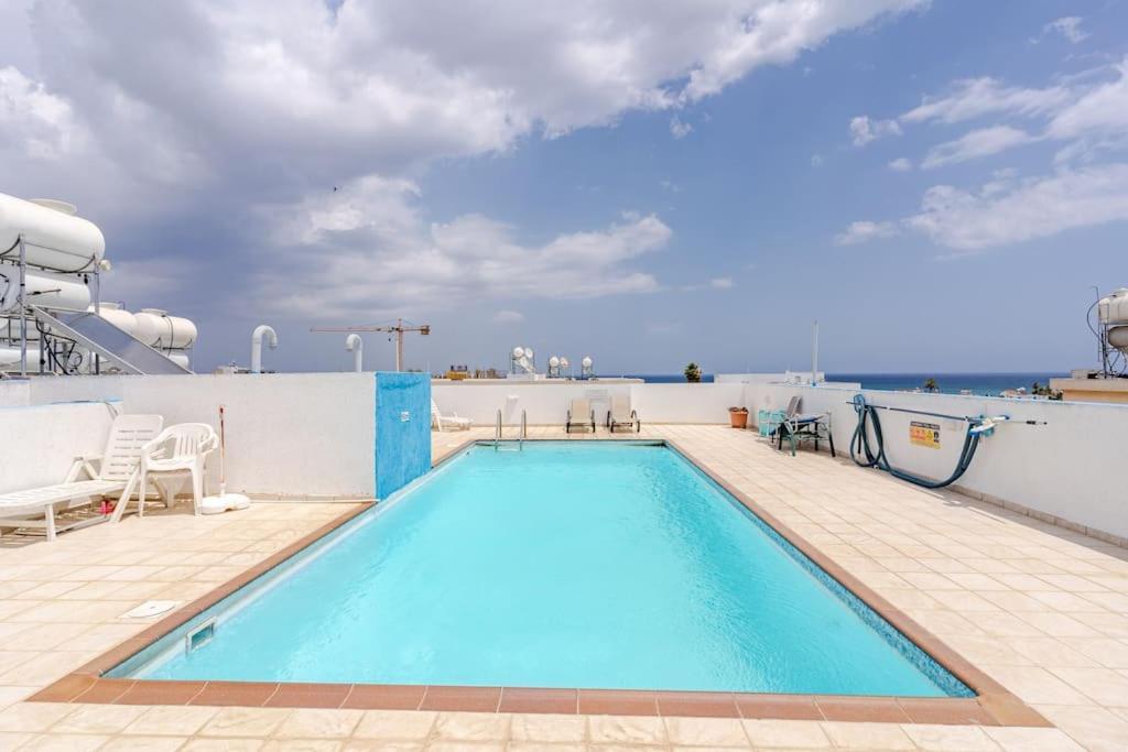 Carisa Downtown With Rooftop Pool 拉纳卡 外观 照片